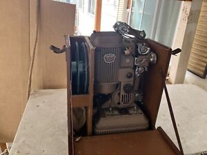 Vintage 1940’sAmpro precision projector original carrying box Amazing condition!