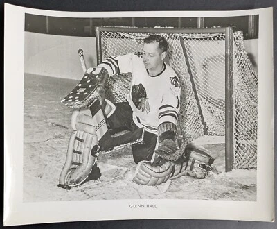 Foto emitida por el equipo Glenn Hall de la década de 1960 Chicago Blackhawks hockey NHL HOF portero Foto 1 de 2