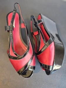 MAX STUDIO - LACKLEDER KEILABSATZ ROT SATIN SCHUHE GR. 7 (siehe Maße) - Bild 1 von 4