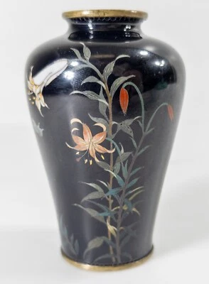 古董日本Cloisonne花瓶带Daylily银丝蝴蝶 — 第 1/4 张图片