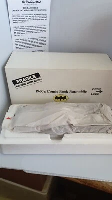 Danbury mint Scale model of a Batmobile 1960's comic book version  - Image 1 of 4