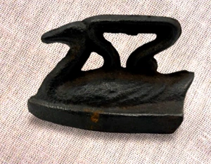 Vintage  3 "  Miniature Cast Iron Duck Sad Iron Toy Iron - Picture 1 of 9