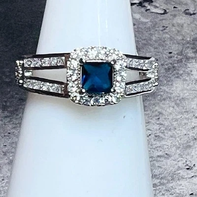 Anillo Bomba Fiesta Anillo, Talla 6, Piedra Azul, Acentos Tipo Circonita, Banda Color Plata Foto 1 de 4