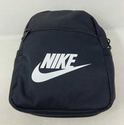 Nike Sportswear Futura 365 Mini Mochila 6L, Negro/Negro/Blanco, Talla Única Foto 1 de 4