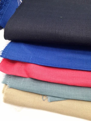 Craft Linen Remnant Bag 5 Pieces Of 100% Irish linen Crafting Cerise Pink  CL65 - Image 1 of 4