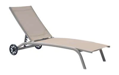 Lettino Piscina in alluminio tortora e textilene tortora chiaro con ruote - Immagine 1 di 2