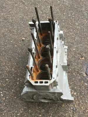 Alfa Romeo 2000cc Block for the carb.versions front chest included (Ref.3) - image 1 of 4