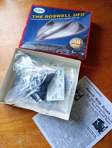 RARE VINTAGE 1997 TESTOR USA THE ROSEWELL UFO 1:48 SCALE MODEL KIT - Picture 1 of 5