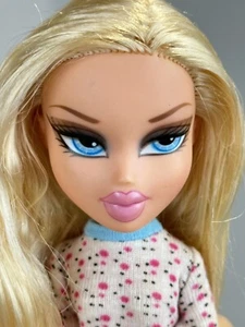 Bratz World Cloe's House V1 Doll 2008 Original Outfit & Shoes Blonde Blue Eyes - Picture 1 of 24