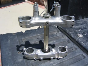 1987 1988 CR125 OEM TRIPLE TREE TOP BRIDGE & STEERING STEM & BAR CLAMPS - Picture 1 of 9