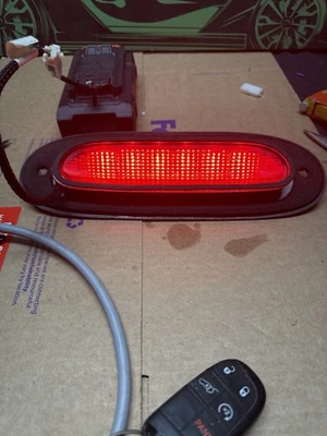 Terceira luz de freio conversível Chrysler PT Cruiser 2005-08 CHMSL - - Imagem 1 de 4