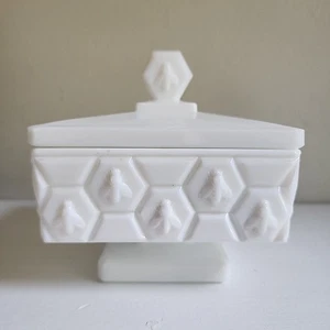 Vtg Fenton Honey Bee Milk Glass Honeycomb Covered Footed Candy Dish Lid - Picture 1 of 8