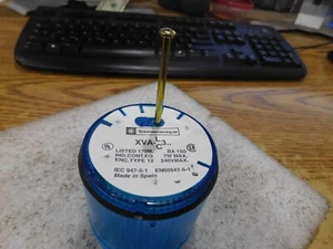 Telemecanique: XVA-LC3 Blue Indicator Stack Light with Bulb - Picture 1 of 2