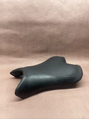 Triumph Street Triple RS 765 2018 almohadilla de asiento del conductor delantero silla de montar fabricante de equipos originales Foto 1 de 4