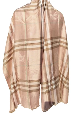 Bufanda Burberry London chal de cachemir rosa envolvente estola para mujer Foto 1 de 4