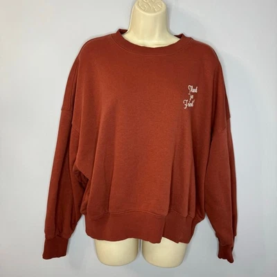 Moletom Wrangler Feminino Lainey Wilson Relax Thanks Friend's Tamanho P Vermelho  - Imagem 1 de 4