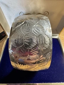 Vintage SARNA BRASS INDIA Wide Etched Silver tone Brass Floral Bangle Bracelet - Picture 1 of 8