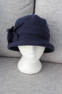 NEW Piarossinin Navy Blue Wool Cloche with brim Style Hat with blower & pleats - Picture 1 of 6
