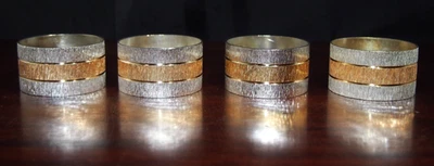 Juego de cuatro servilleteros texturizados de dos tonos chapados en oro y plata de 1" de ancho Foto 1 de 4