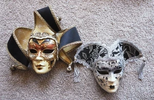 DOS máscaras de pared decorativas venecianas para bufón. Hecho en Italia - Imagen 1 de 4