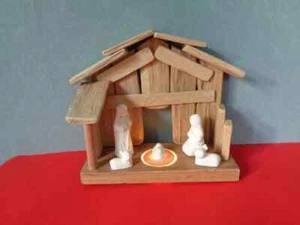 Gilde Krippe Weihnachtskrippe Holzkrippe Integrierte LED-Beleuchtung 27x22x9,5cm - Bild 1 von 4