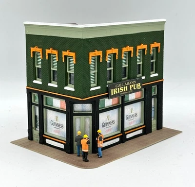Pub/bar irlandés "Callahan's" pintado personalizado esquina 2 pisos escala DPM HO montado Foto 1 de 4