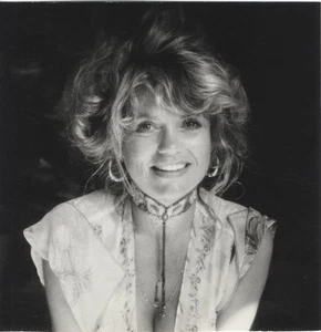 Dyan Cannon 1970's Boho Glamour Portrait Original 7x7 Double Weight Photo - Bild 1 von 2