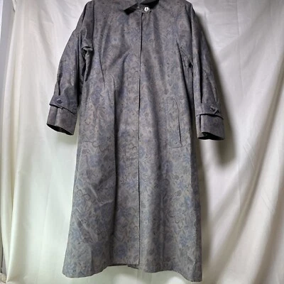Abrigo de lluvia London Fog vintage talla pequeña 8 gris con diseño floral azul Foto 1 de 4