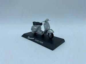 Modèle Scooter Vespa 150 GS Grise 1958 - Maisto - Échelle 1:18 Avec Base - Picture 1 of 2