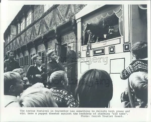 1980 Pressefoto Kinder schauen Puppenspiel Aarhus Festival Dänemark - Bild 1 von 2