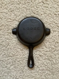 Vintage LODGE Cast Iron Miniature Skillet Ashtray - Picture 1 of 2