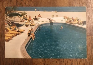 The Suez Motel Swimming Pool, Miami Beach, Florida. (WP8) - Bild 1 von 2