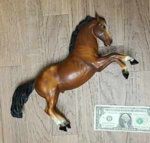 Vintage Breyer 1993 Toys R Us King the Fighting Stallion 35 700993 Bay - Picture 1 of 2