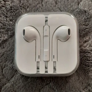Apple White Earbuds. Brand New. - Picture 1 of 2