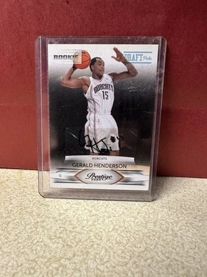 Assinaturas 2009 Prestige Draft Picks - Novato Gerald Henderson Auto RC /50 #162 - Imagem 1 de 2