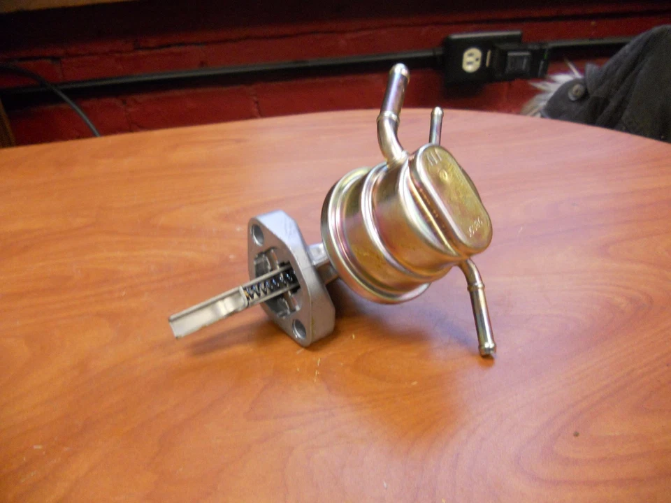 Bomba de combustible mecánica nueva 1369 Foto 1 de 3