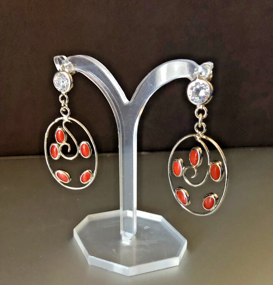 Orecchini ovali in argento 925 innestati con "spolette" in vero corallo rosso - Immagine 1 di 1