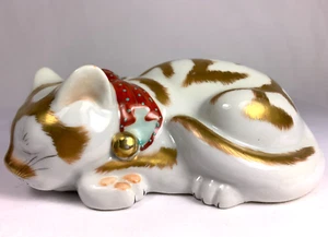 Vintage Kutani Sleeping Cat Japanese Beaded Moriage Heavy Porcelain 6-3/8" MCM - Picture 1 of 10