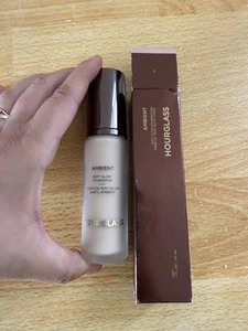 Hourglass Ambient Soft Glow Foundation Shade 3 - Picture 1 of 4