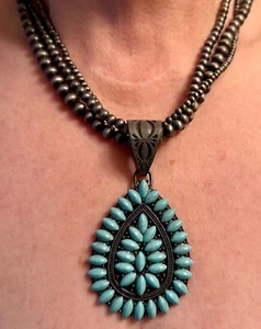 Collar de perlas navajo grises en capas con gota turquesa en forma de pera muy original - Imagen 1 de 5