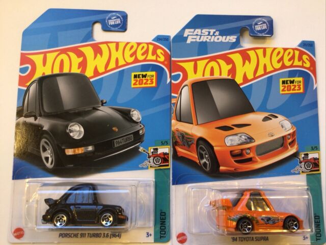 Um carrinho da Hot Wheels ou um Porsche 911 Carrera 4S zero km