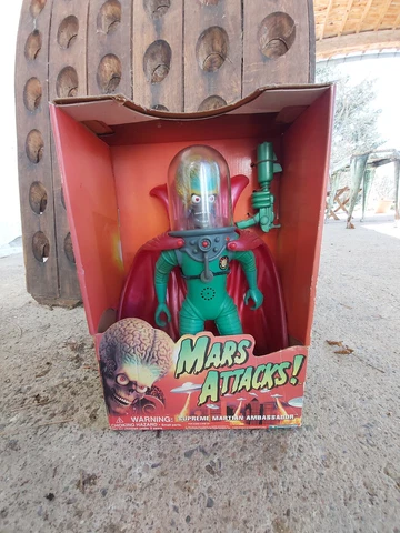 MARS ATTACKS SUPREME MARTIAN AMBASSADOR ACTION FIGURE TRENDMASTERS 1996 Cover