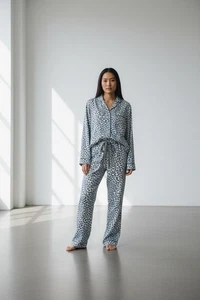 Victoria Secret Womens Pajamas 2 Piece Button Up Long Sleeve Cotton Sz Small - Picture 1 of 9