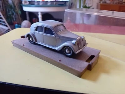 1/43 LANCIA APRILIA BERLINE ARGENT BRUMM AVEC SON PLEXIGLAS - Photo 1/4
