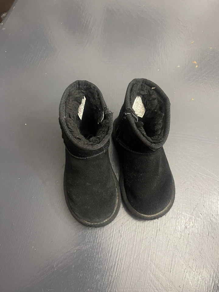 UGG 8 черная замша стриженный мех ботинки ребенка ясельного возраста  - Изображение 1 из 4