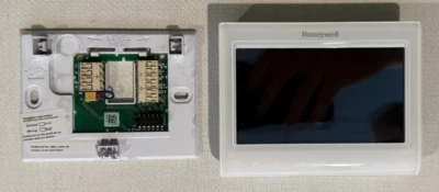 Honeywell TH9320WF5003 Wi-Fi 9000 3H/2C Thermostat 93A5 - Image 1 of 4