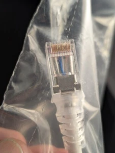 Cordon modulaire UTP Siemon MC6 NEUF, 1 PI, blanc MFR#: MC6-01-02 NON OUVERT - Photo 1/7