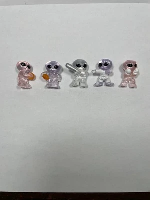 VINTAGE 1990s ALIEN GUM BALL/VENDING MACHINE TOY/ PRIZE/SURPRISE/CHARM/SPORTS - Image 1 of 4