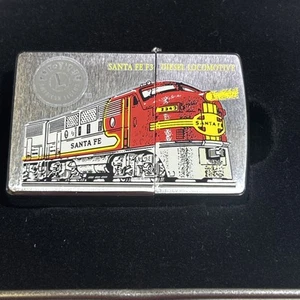 ZIPPO 1999 SANTA FE F3 DIESEL LOCOMOTIVE CHROME LIGHTER UNFIRED IN BOX - Picture 1 of 7