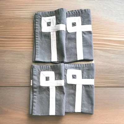 Jonathan Adler Gray with White Geometric Designed Cloth Napkins 17"x17" set of 4 - Image 1 of 4